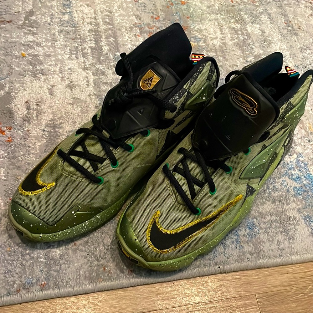 Olive green Lebrun James US size 6 youth